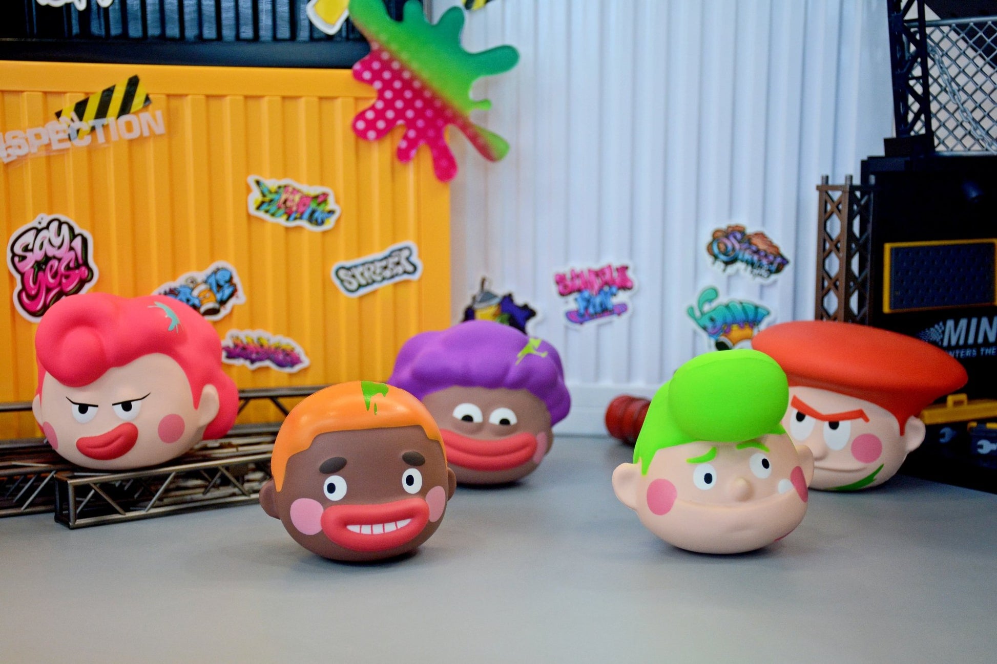 SHSSP17 - Ugly and Cute Family Graffiti - 96 units - ShopUNIS!